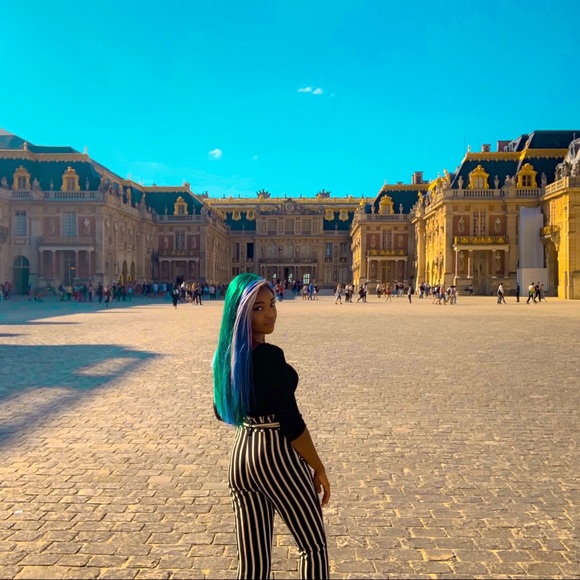 Meet your Posher, Bayley - Picture 3 of 5